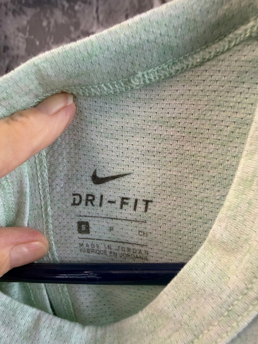 Nike Women’s Light Mint Green Sleeveless Workout Tank - Picture 4 of 7